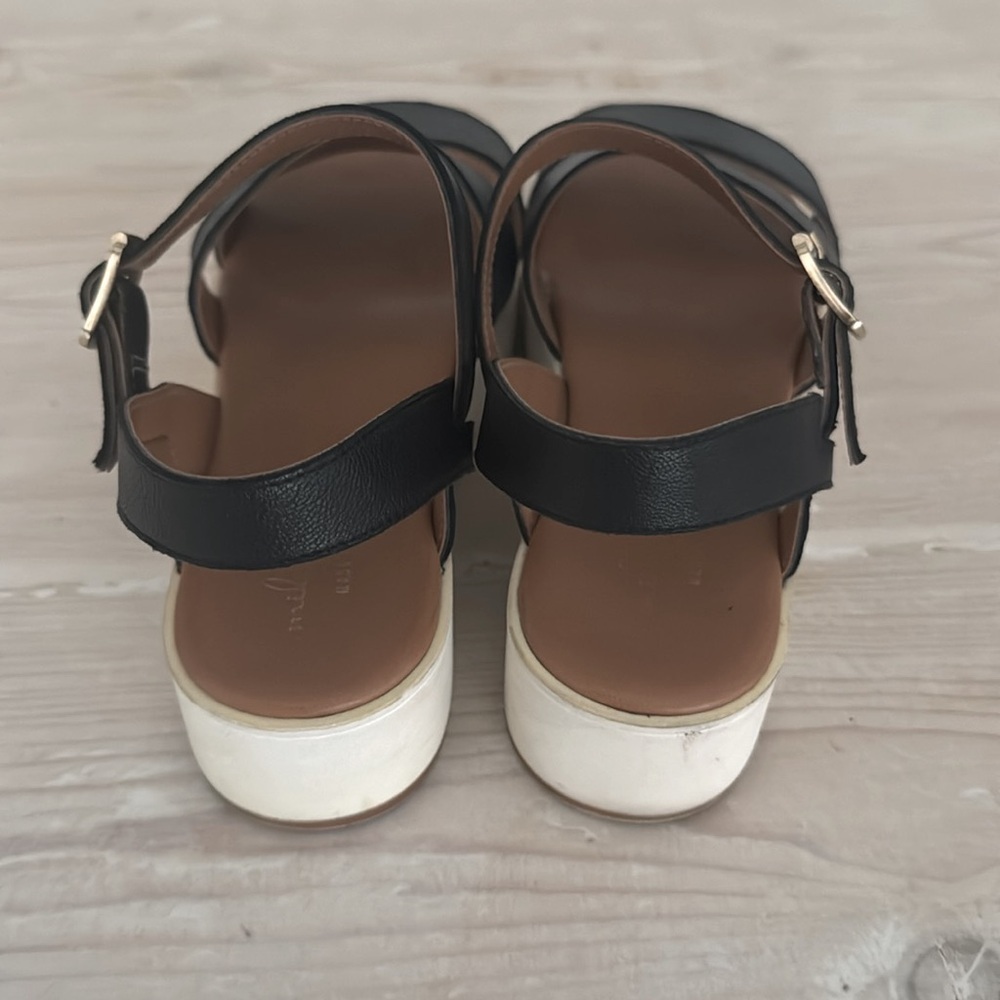 Sandals - Picture 14 of 15